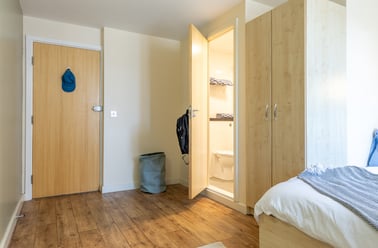 Gold En Suite, Europa, 190 Erskine Street, City Centre, Liverpool - Image 2